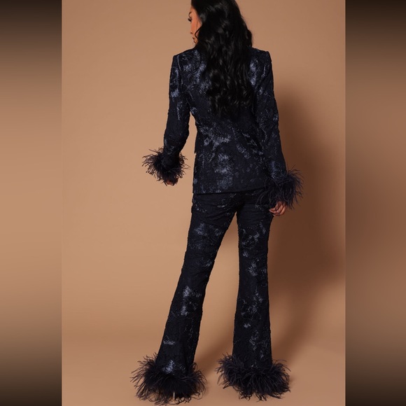 FashionNova Luxe Collection feather blazer & pants set - Picture 7 of 10